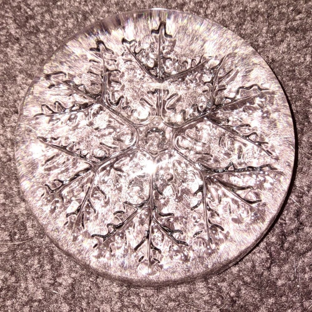 ‎Paperweight Glass 3 inch diameter, clear Snowflake Excellent Condition
